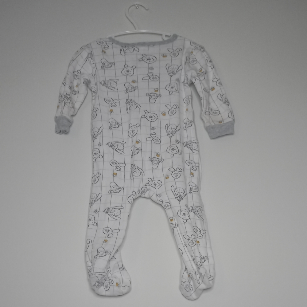 ✨Free W/🍼bundle✨Disney Winnie the pooh. White and gray size 12 M - Picture 2 of 6